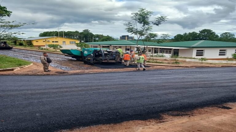AVANZAN LAS OBRAS DE ASFALTADO
